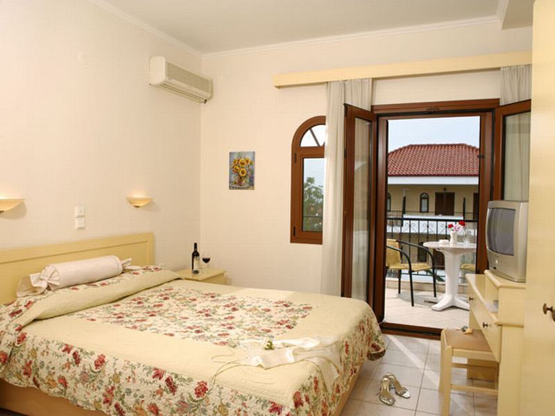 Hotel Calypso Ханиоти Екстериор снимка