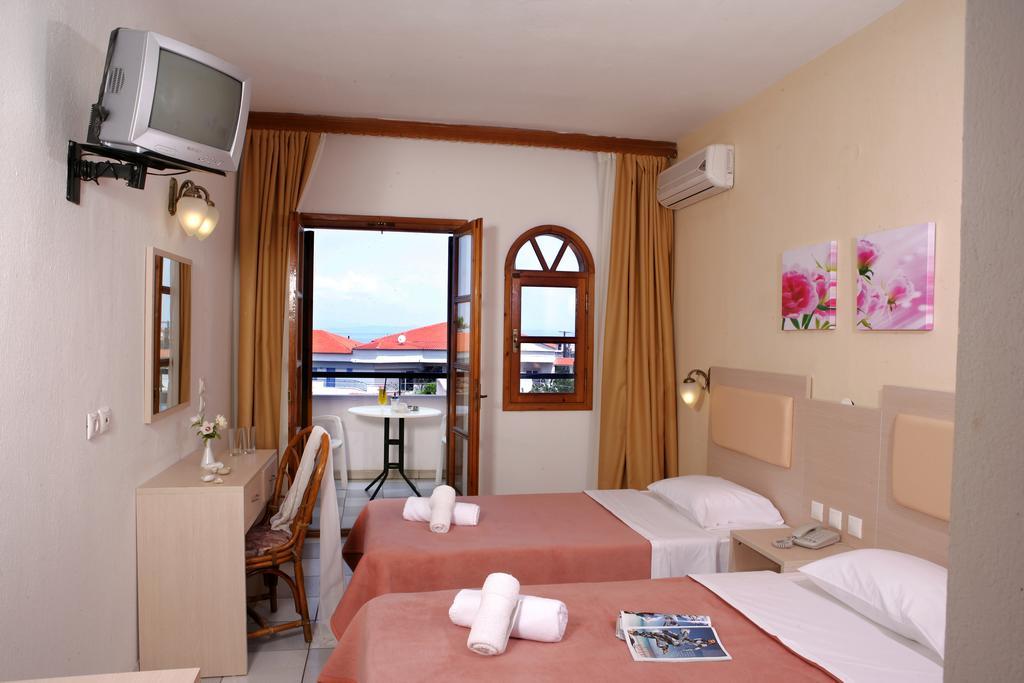 Hotel Calypso Ханиоти Екстериор снимка