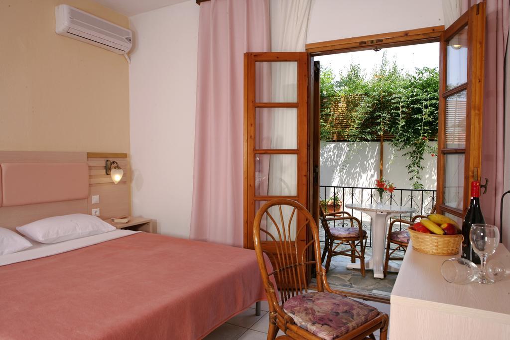 Hotel Calypso Ханиоти Екстериор снимка